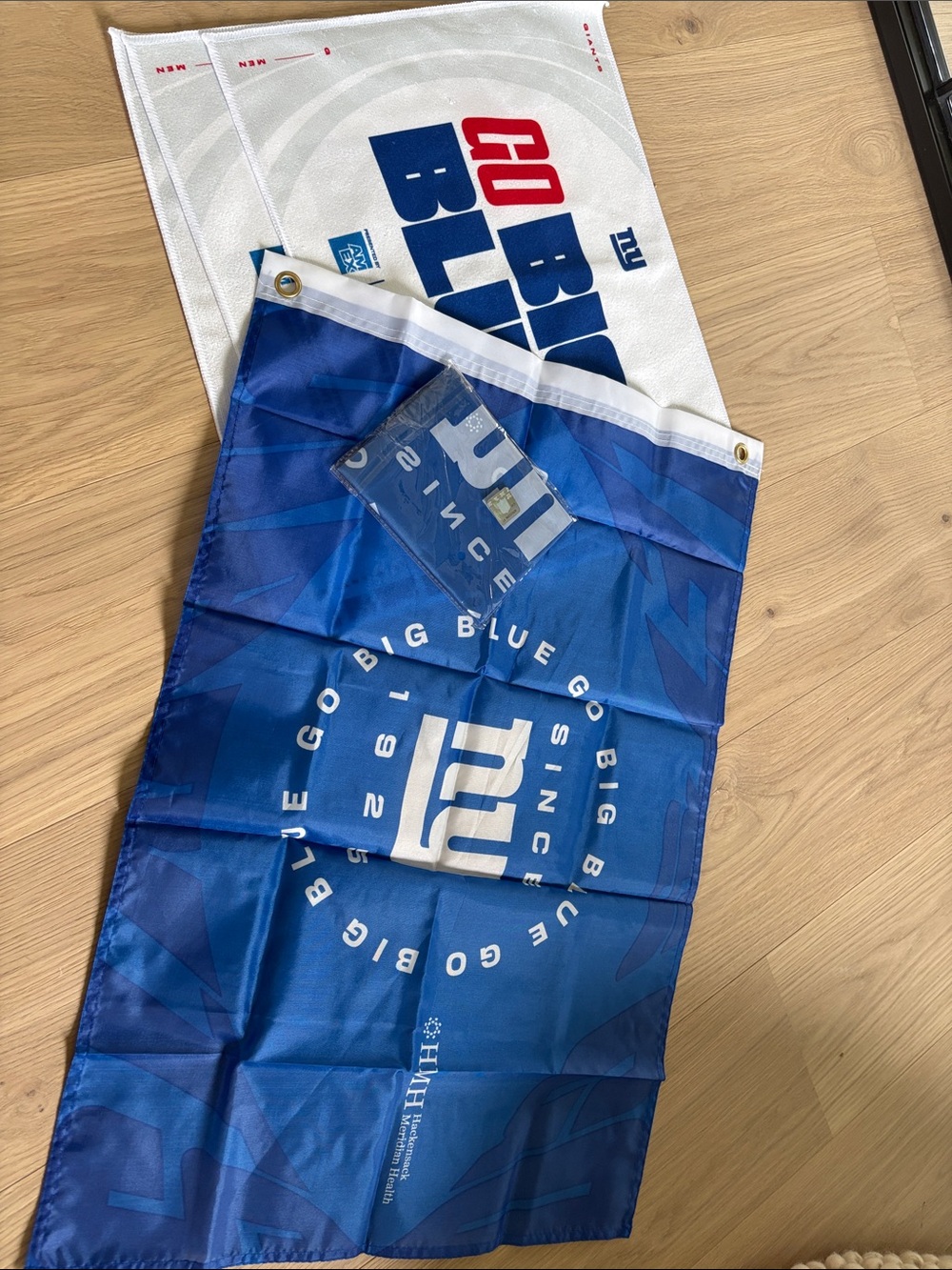 NFL Giants Fan Flags x2 and rally towels x3